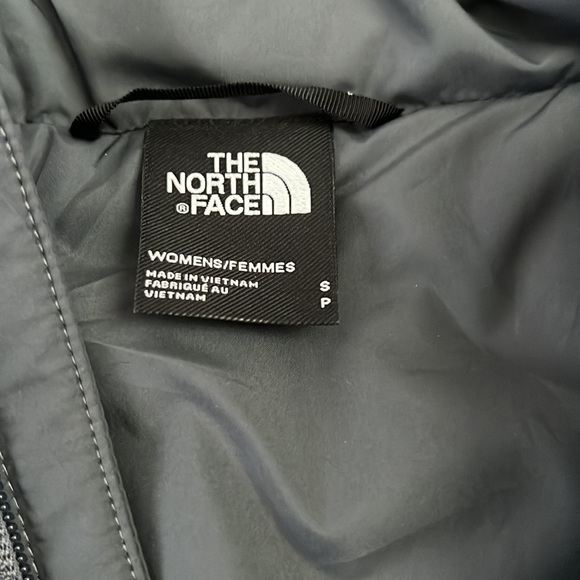 Never Worn Woman’s North Face Vest - Picture 4 of 6